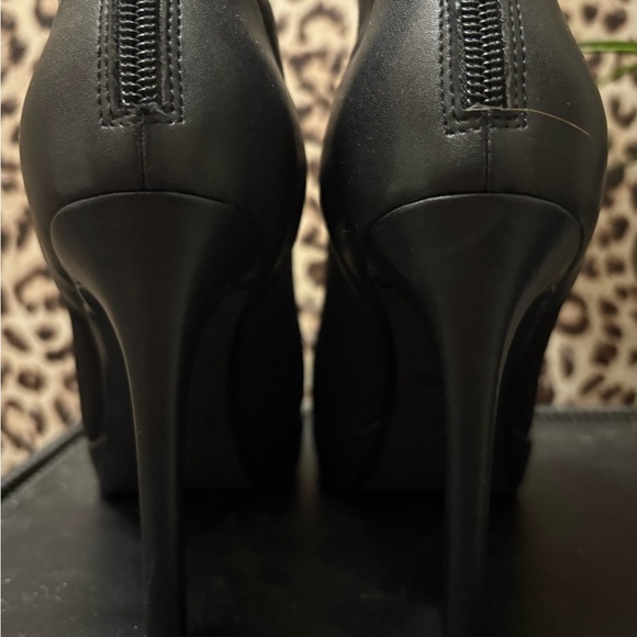 Chic Black Heeled Boots for Women - Picture 6 of 8